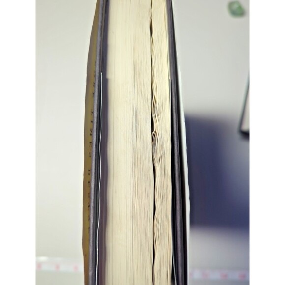 Unbroken – A Powerful True Story of Survival & Redemption by Laura Hillenbrand - Picture 5 of 8